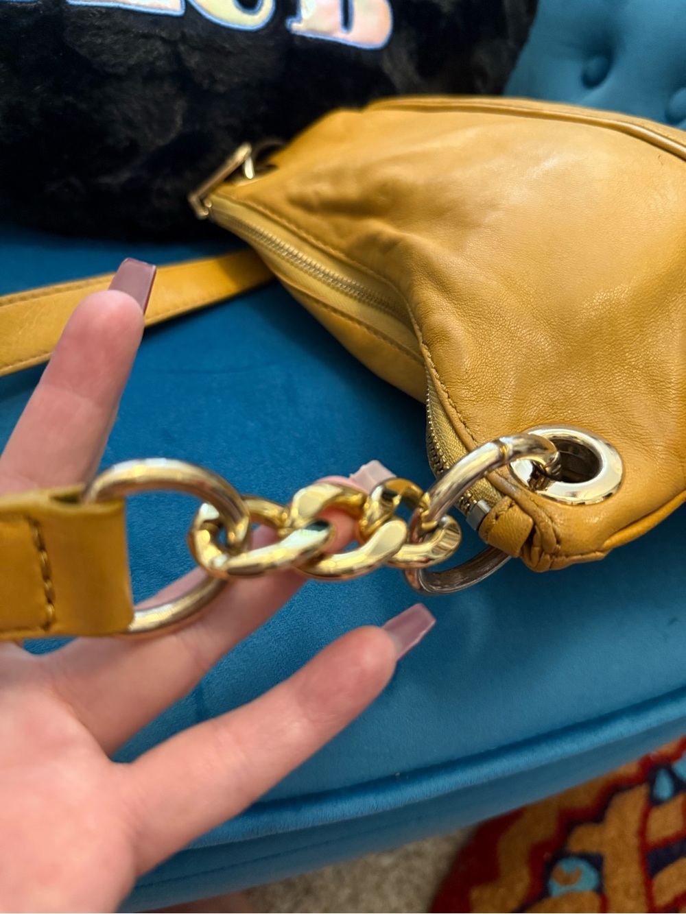 Classy Michael Kors Tan Leather Shoulder Bag with Gold Hardware - Picture 3 of 7